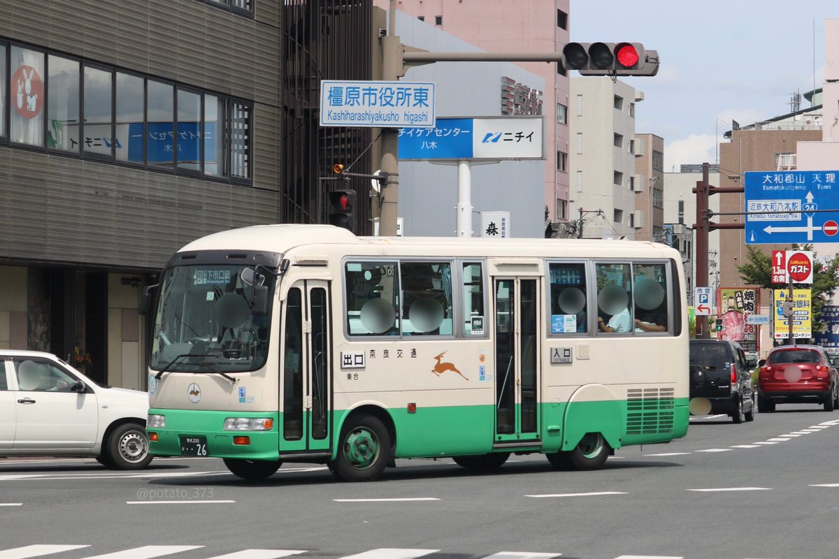 potato_373's tweet photo. 【奈良交通】
RX26号車(KC-RX4JFAA)
1998年式の2扉リエッセ。
南和地域での活躍が多かったこのクルマですが、この度除籍となりました。 https://t.co/pIdXMzR8ny