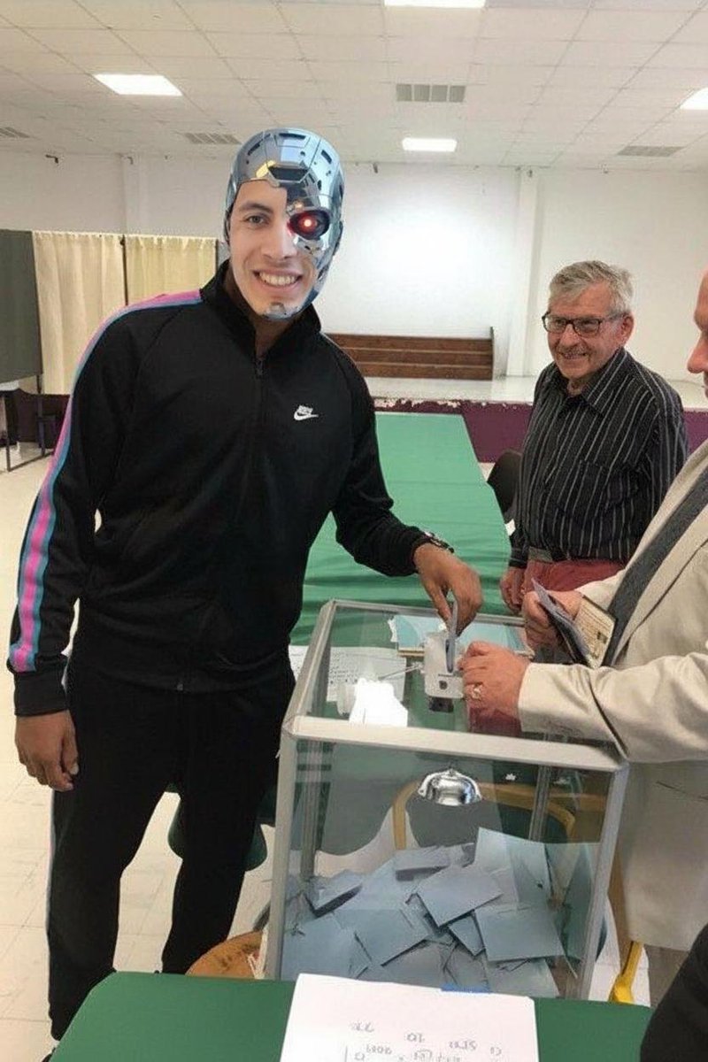 redalevislard's tweet photo. Direction le bureau de vote https://t.co/HEhQPo5umI