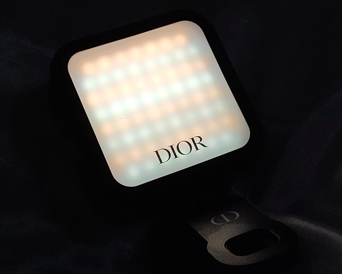 Dior ポータブルライト ノベルティおまけ付き Dior ポータブルライト 新品未使用 非売品 ディオール ノベルティ 撮影