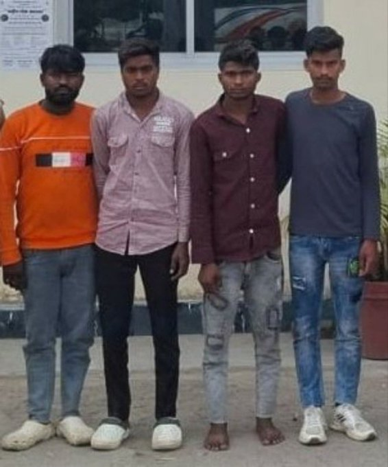 Pip_Quips's tweet image. दलित गुंडों के भयानक चेहरे देखें, जिन्होंने मासूम नाबालिग राजपूत लड़की का क्रूर गैंगरेप किया और फिर जीते-जागते कुएँ में फेंक दिया।

ये राक्षस हैं, जिनकी मोदी सरकार SC/ST Act से रक्षा करती है। #UGCAct

यही नरेंद्र मोदी चुनावी रैलियों में नारी शक्ति का बखान करते हैं और चुनाव जीतने