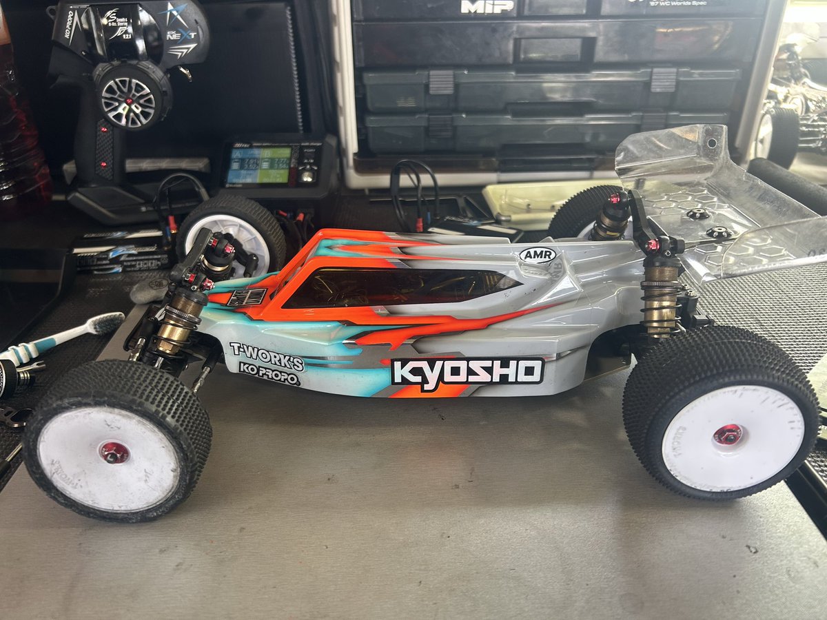 doiya170's tweet photo. OCKの月例レースに参加してきました！
復帰後初レースでかなり緊張…

ストック2WDは初めての13周入りで予選3位！
ただ決勝は単独ミスの連続で4位でした。

まずは当分、安定して5分間しっかり走り切れるように頑張ります。 https://t.co/Kb4coZjFBD