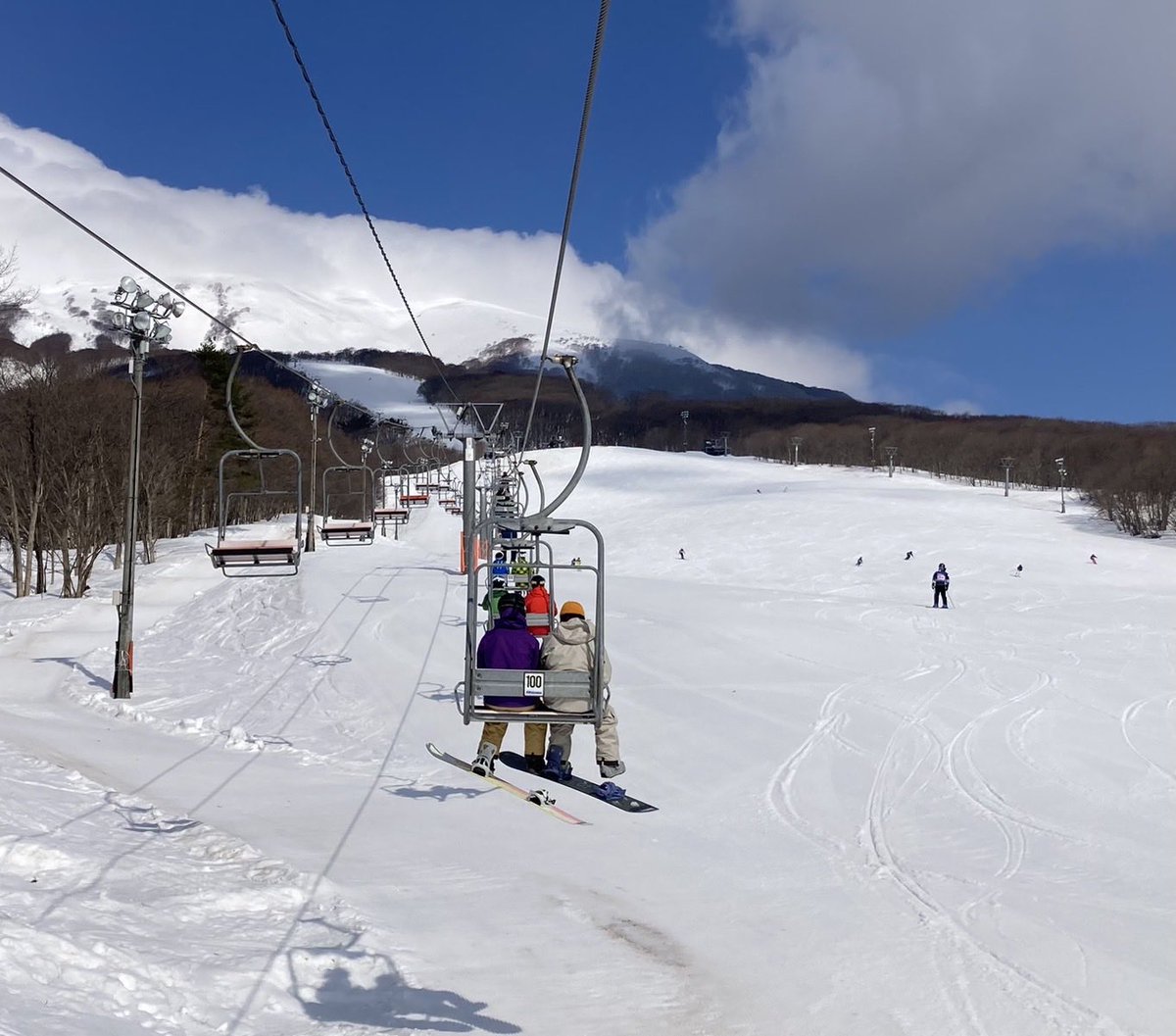 steeve_k_1967's tweet photo. 【DAY 19】15/MAR 岩木山百沢スキー場
百沢ラストDAY。
今シーズンもお世話になりました!
朝から終了までよく走るいいザラメ。
ラスなのでメリージェーン聴くまでと思いましたが脚がいう事聞かず。
16時で終了
絶賛下半身しんでますww
#greenclothing
#simssnowboards
#帰ってきたスノウボヲドマン https://t.co/HbBGhp116b