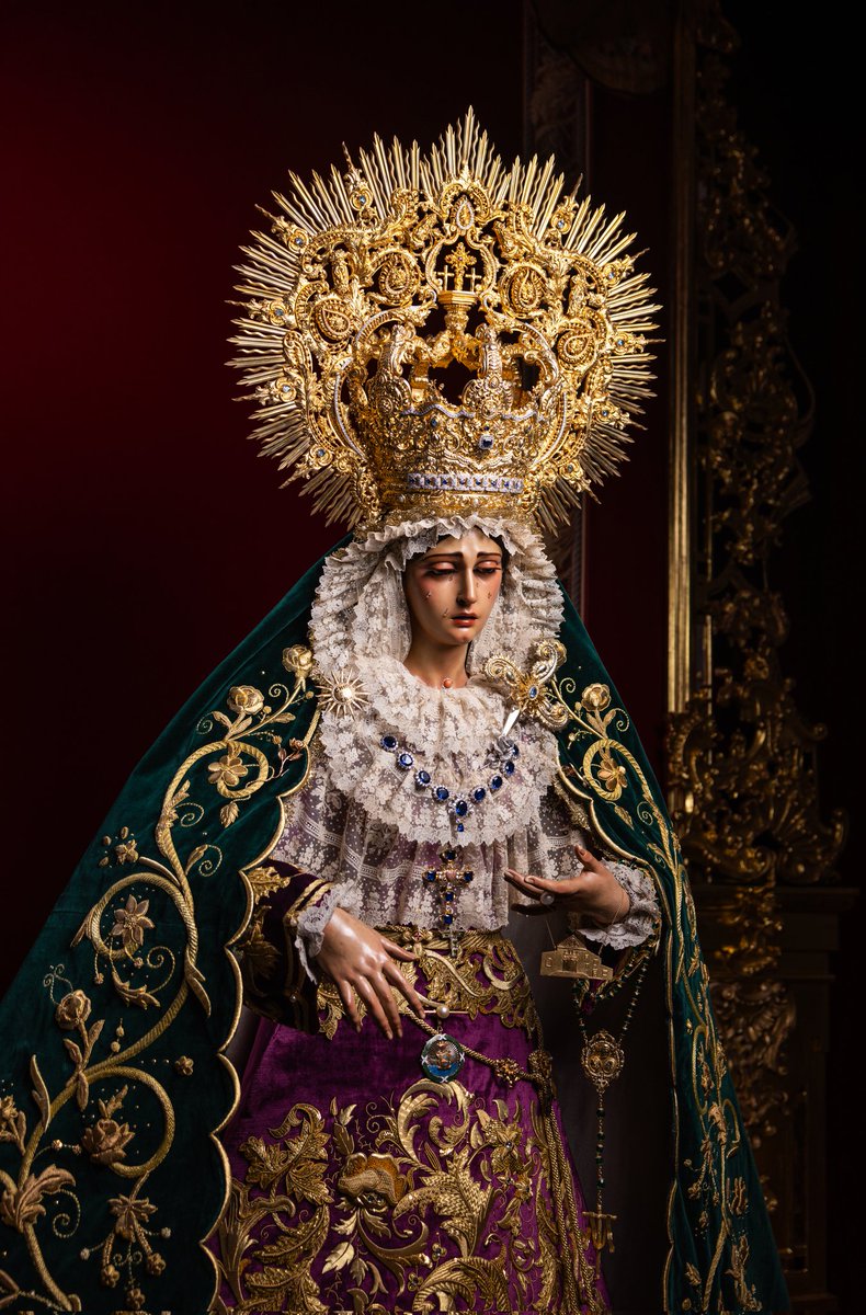 MonteCalvario's tweet photo. 🕯 CULTOS | Llena de grandeza y majestad aparece Santa María del Monte Calvario para su solemne y devoto besamanos. #CofradíasMLG

"Compadece,  Madre mía, a éstos pobres pecadores que aumentaron tus dolores al pecar contra su Dios" https://t.co/EjSf82OGrA