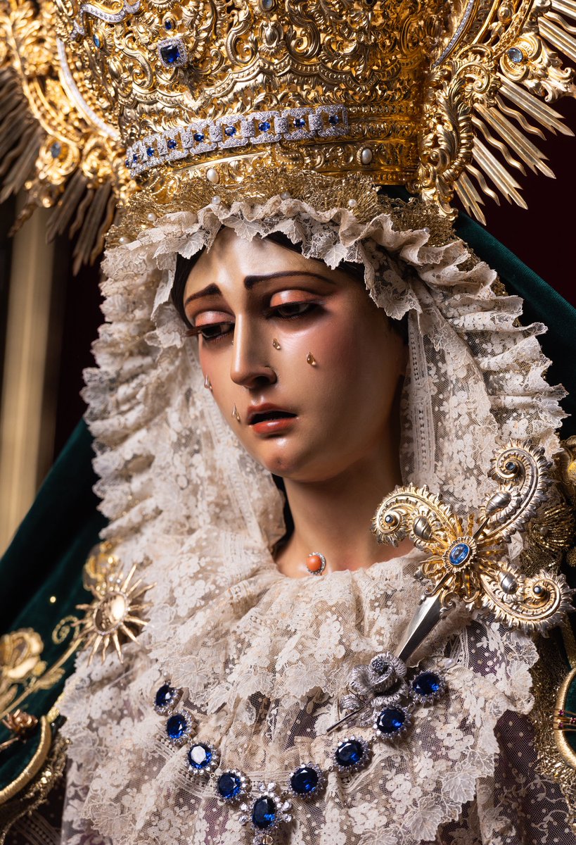 MonteCalvario's tweet photo. 🕯 CULTOS | Llena de grandeza y majestad aparece Santa María del Monte Calvario para su solemne y devoto besamanos. #CofradíasMLG

"Compadece,  Madre mía, a éstos pobres pecadores que aumentaron tus dolores al pecar contra su Dios" https://t.co/EjSf82OGrA