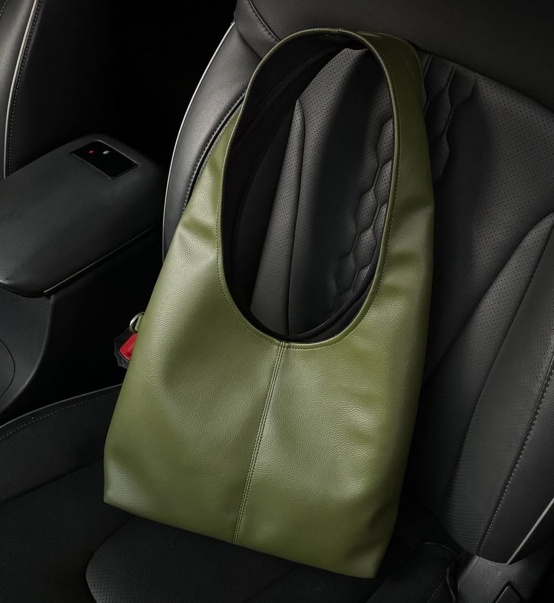 dJejingga's tweet photo. minimalist local brand bag 

a thread https://t.co/b8FJ28D0Lg