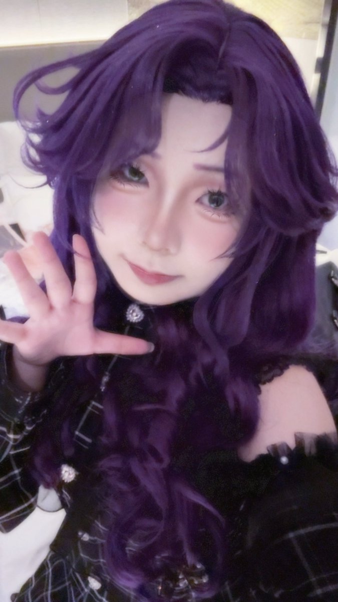 Some pictures I took after the convention in my hotel room 🤍