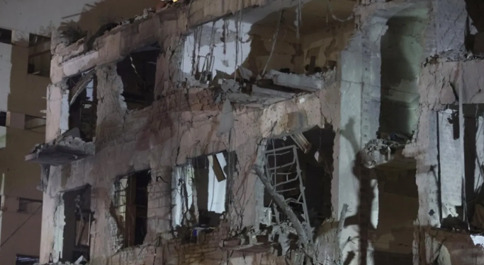 إعلام عبري: شظايا صاروخ إيراني تصيب مقر إقامة القنصل الأميركي في القدس 