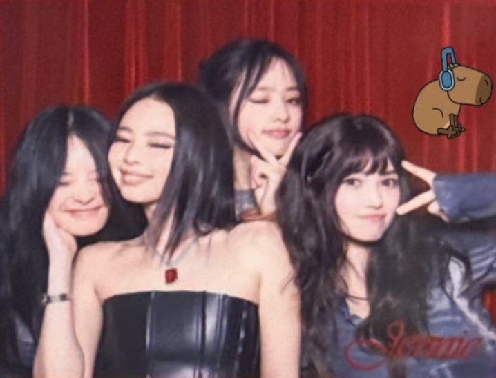 NJZBAM2's tweet photo. NJZ with Jennie one year ago today❤️ https://t.co/5i63ugMzzo