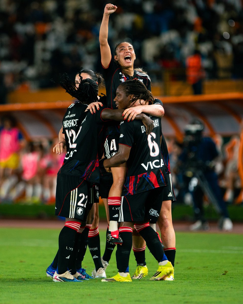 aruna_winner's tweet photo. OL Lyonnes, championnes à Abidjan !

Félicitations aux joueuses de l’OL Lyonnes pour leur victoire, ainsi qu’au PSG Féminines pour cette belle finale.

#PhotographieSportive #FootballFéminin #Abidjan #SportsPhotography https://t.co/pAEb5Ap8Zf