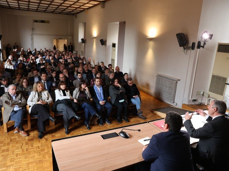 juntsxperalada's tweet photo. Bones notícies per als municipis gironins. La @DiputacioGirona presenta una nova línia de subvencions de 15 M€, amb un mínim de 38.000 € per municipi per impulsar inversions sostenibles els anys 2026 i 2027. Dijous hi va assistir l’alcalde de Peralada. https://t.co/pIMpFUKuDb
