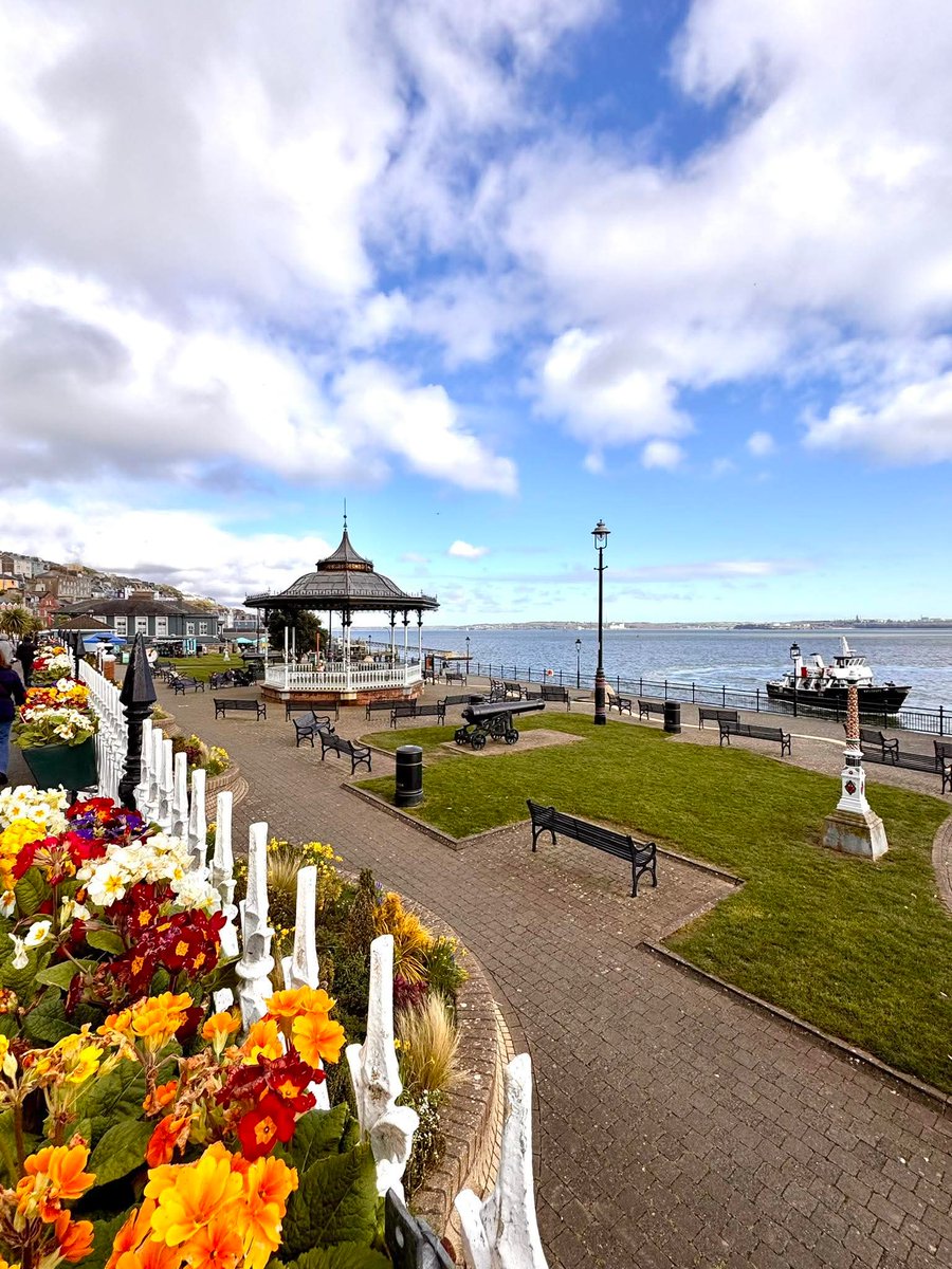 ThisIsIreland3's tweet image. Peaceful today, but this harbour once watched history sail away.

RMS Titanic made its final stop right here in Cobh ⚓🌊

📍Cobh, East Cork, Ireland 🇮🇪

📸 Ipadyak CM

#Cobh #History #Cork #Ireland #Titanic #Eastcork