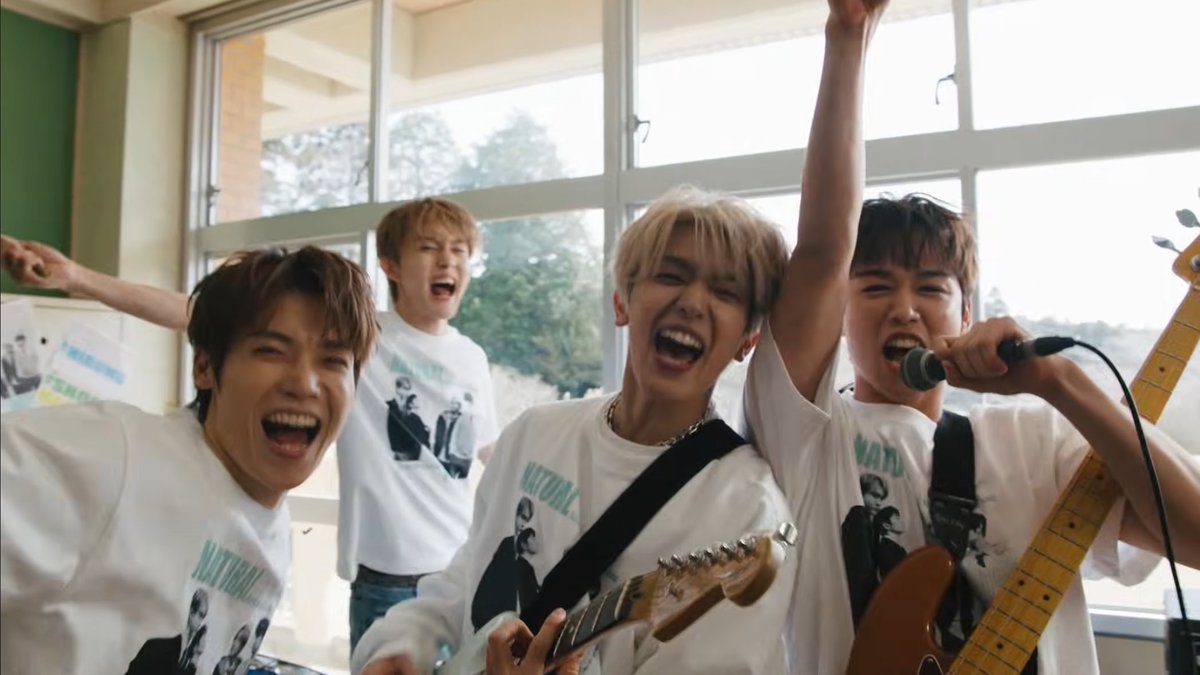 msy_sweets1010's tweet photo. 授業中睡眠学習と早弁する木村先輩と、いいとこ育ちで反抗期の優等生髙塚先輩、定位置は屋上の実は副会長田島先輩、軽音部のみんなのオカン、ムードメーカー後藤先輩だ https://t.co/xaqZ7kpukz