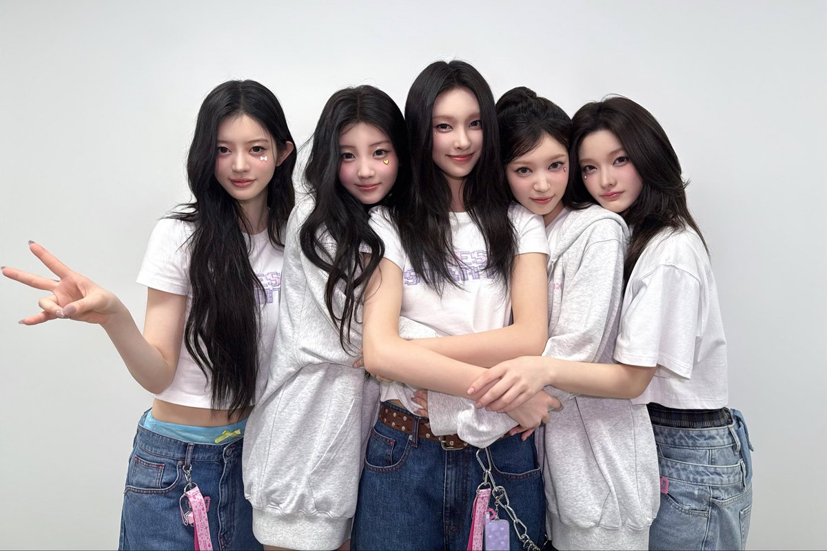 ILLIT official tweet media