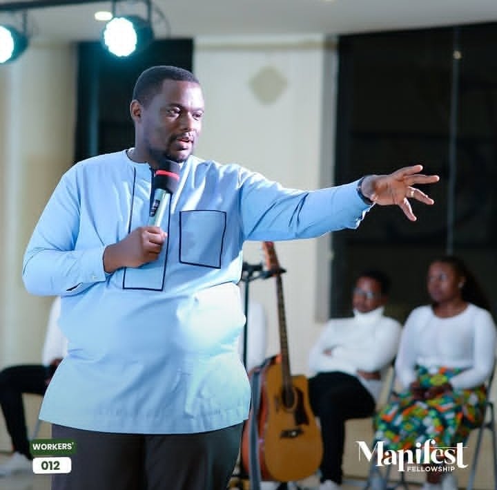 BarasaSamuel001's tweet photo. The difference between the suffering of the believer and the non believer suffering is that the believer has Christ who overcame the world for him while the non-believer doesn't have Christ.

~ Pastor Brian Mwesige 
#DiscipleshipClass https://t.co/pvX8WsUv50
