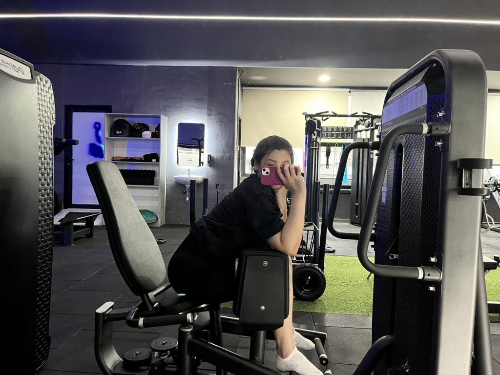 pinepelluvv tweet media