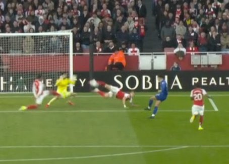 You see defenders putting their bodies on the line to defend their team like this, and you’re secretly wishing their team doesn’t win the title or you’re saying they don’t deserve it, you must be a witch or a wizard.

No other way to spin it.