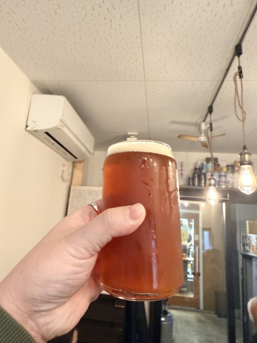 R_I's tweet photo. 最初の一杯目にちょうどいい、適度なフルーティーさ、適度な酸味、適度な余韻
どんなフードにも合わせやすそう
#BREWMIN もんすたぁ'ズP Pale Ale ABV:5.0%
#カンパイリセット
#中年酒劇レヴュークラフトビィル https://t.co/gFmStiIu7b