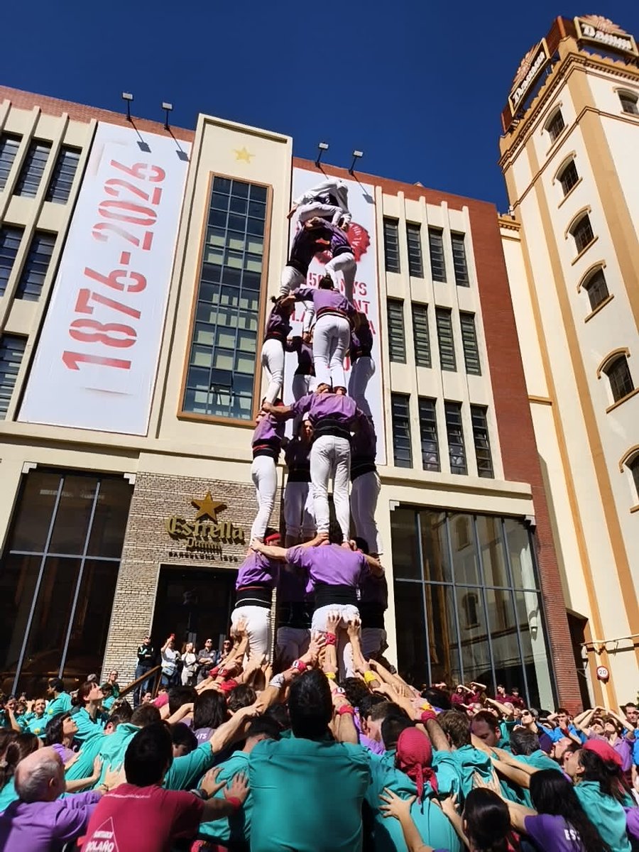 Colla Castellera de l’Esquerra de l'Eixample tweet media