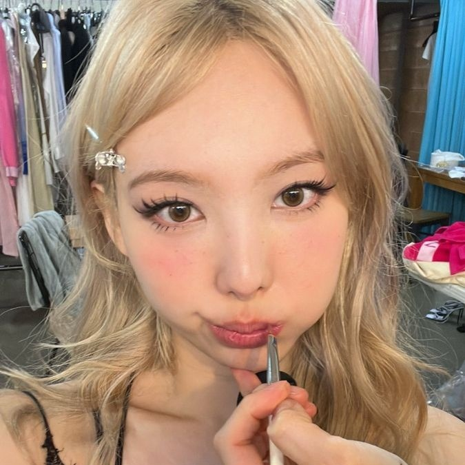 minhiin_'s tweet photo. ——— restarting [day 24]

hi, my name is minh! looking for interactive #moots !

➤ she/her ; 17 ; istj
➤ not new to #kpoptwt &amp; #stantwt
➤ multistan; mainly bts, nwjns, aespa, ive, lsfm, illit, enha

♡ / ↻ to spread and to be moots

#kpoptwt #stantwt #promotwt https://t.co/MXyFmQxreo