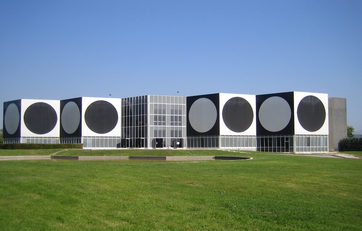 Artlyst's tweet image. Victor Vasarely Foundation: Rundown Aix Museum to be restored tinyurl.com/yf3ba79y The Victor Vasarely Foundation in Aix-en-Provence has struggled for years to maintain the Op Art landmark. This year, the building turns fifty. @VasarelyVi64139 @vasarely #VictorVasarely #opart
