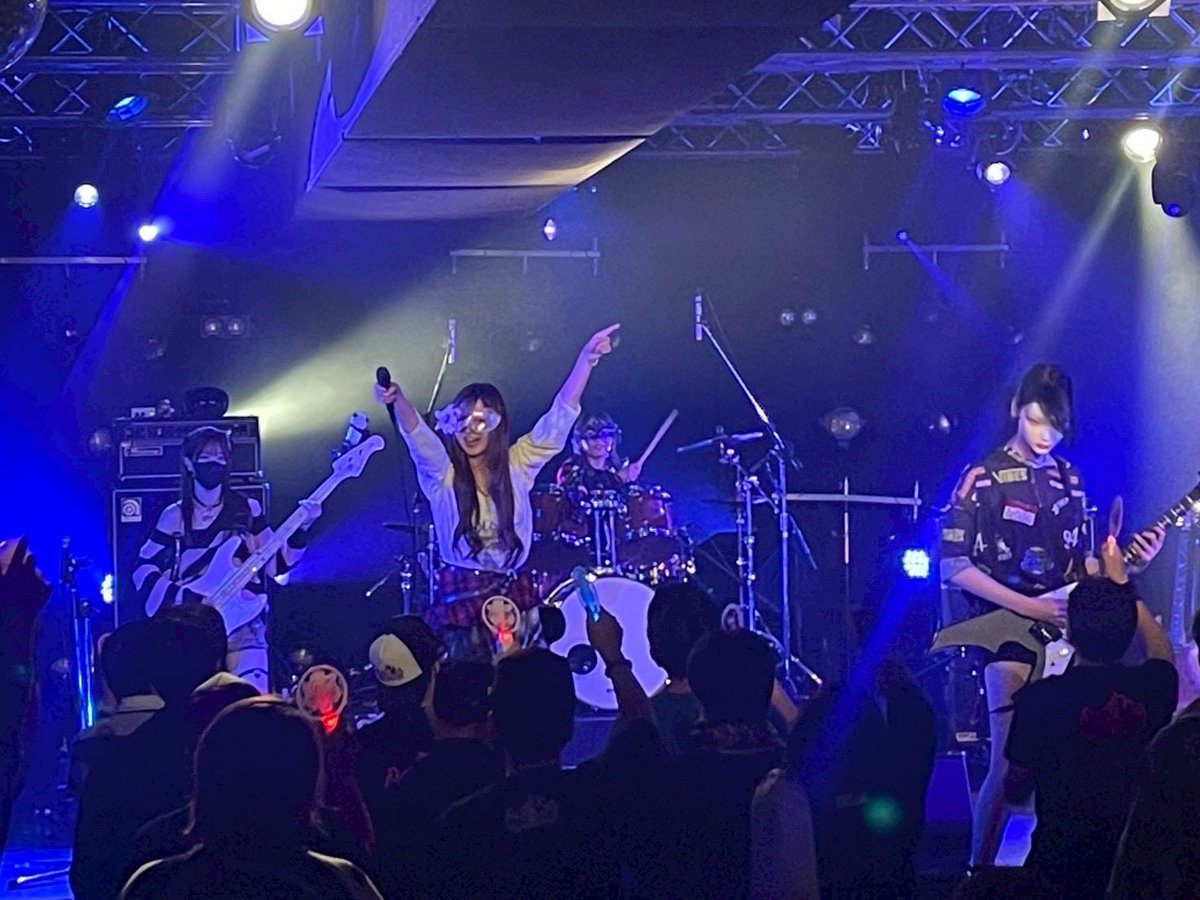 M4SK 1stツアー大阪公演でした！
楽しかったー！　
本当にありがとう🥲🩷
皆さんの楽しそうなお顔がよく見えて幸せでした✨

次はいよいよツアーファイナル、新横浜です！
待ってるよー！🖤

#M4SK #nacoco #ちいぱん
#みすずカペラ #YUKiLiHA 
#ガールズバンド