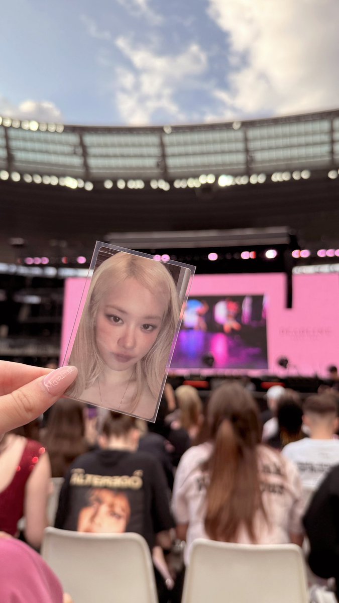 김제니 𓂃۶ৎ tweet media