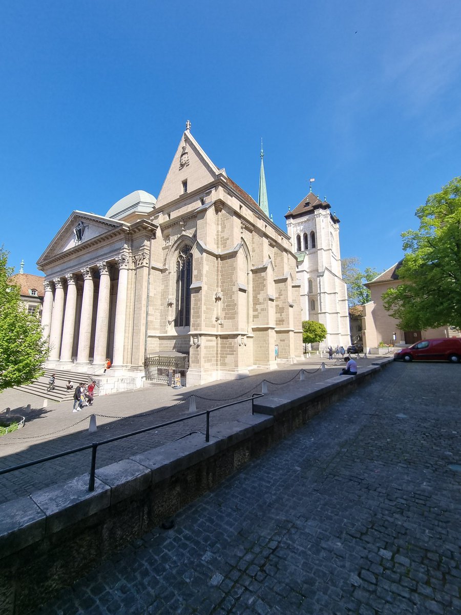 Rotterdam77694's tweet photo. Op zondag gaan #christenen naar de #kerk voor bezinning en aanbidding. Vandaag foto's van de Saint-Pierre te #Genève (#Zwitserland). De kerk is in de 12e eeuw gebouwd met toevoegingen in de 18e, 19e eeuw. De preekstoel is in 1541 tijdens het predikantschap van Calvijn geplaatst. https://t.co/E4iI2MQqQf