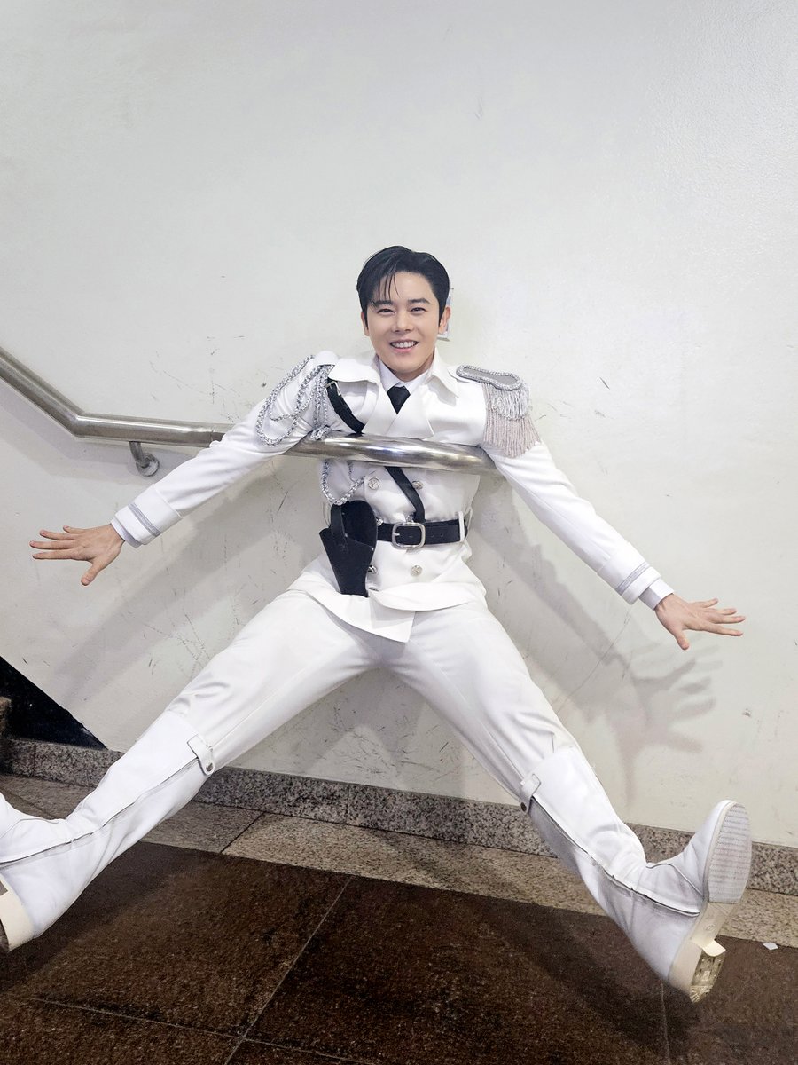 dongjun_jp's tweet photo. <不朽の名曲 - 伝説を歌う>
<불후의 명곡 - 전설을 노래하다>
ビハインドカット公開!!🎙
  
OFFICIAL FAN SITE🔗 : https://t.co/CFy7P3KNkS 

#キムドンジュン #金桐俊 
#김동준 #KIMDONGJUN 
#불후의명곡 #ImmortalSongs #ビハインド https://t.co/Z4wWWQKxkP