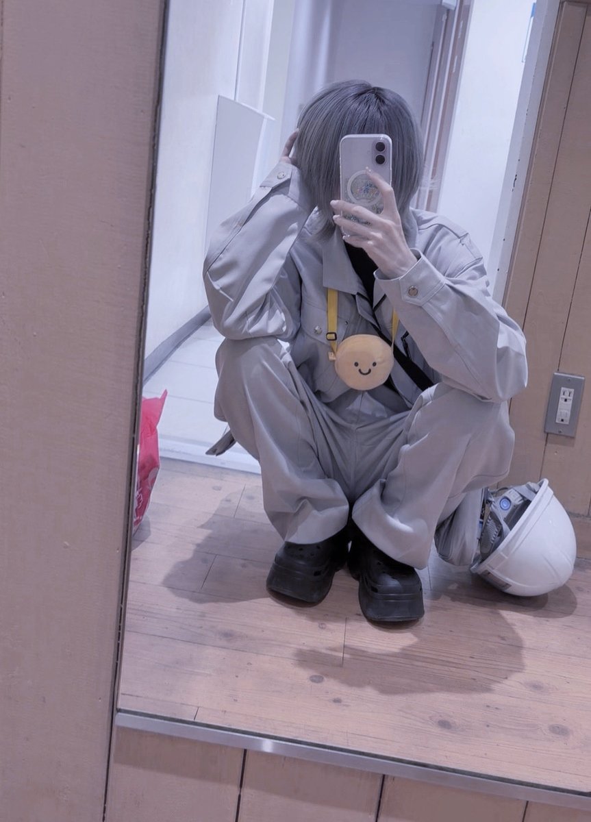 Xykmr's tweet photo. 今日から土方で働きます https://t.co/vaxlv1X19E