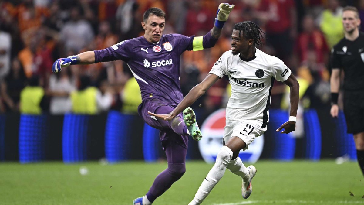 Şampiyonluğu garantileyemeyince de şöyle yapıyor kalecileriniz, onları da tebrik ediyor muzunuz ?