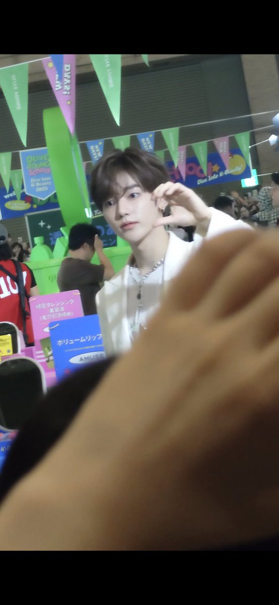 a10_b65g's tweet photo. ZEROBASEONEの皆に会えて、心から幸せな時間でした✨️
#KCONNeverForget https://t.co/s6pPOqKuRm