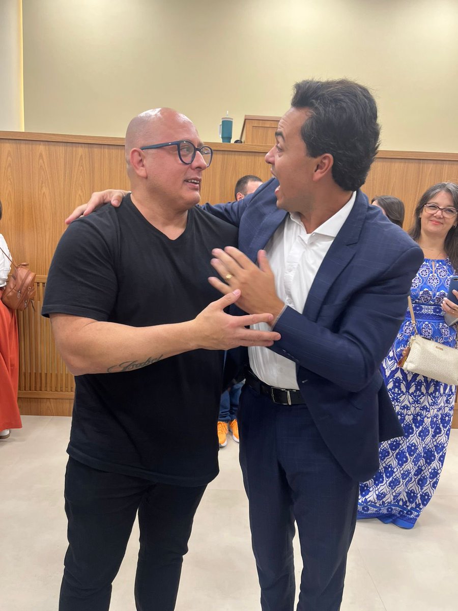 frogerjiu's tweet photo. Com o grande amigo e irmão @JeffreyChiquini em Curitiba, no Culto do meu irmão @prsandrorocha na inauguração da Igreja Porto de Cristo. Feliz por admirar meu personagem no programa Desdobramento 👻👻☺️. 
Um sábado para ficar na história. ☺️☕️👻🙏🏻❤️🫡🇧🇷 https://t.co/PeIpVX1he6