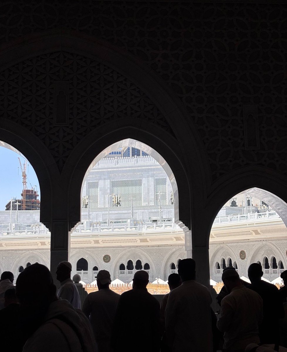 F_22R's tweet photo. طاب اللقاء وقرت الاعين وارتوى القلب 
اللهم لك الحمد على التمام وربي تقبل هذه العمره ..
اللهم لا تجعله آخر العهد ببيتك … https://t.co/v9jR1HRmIu