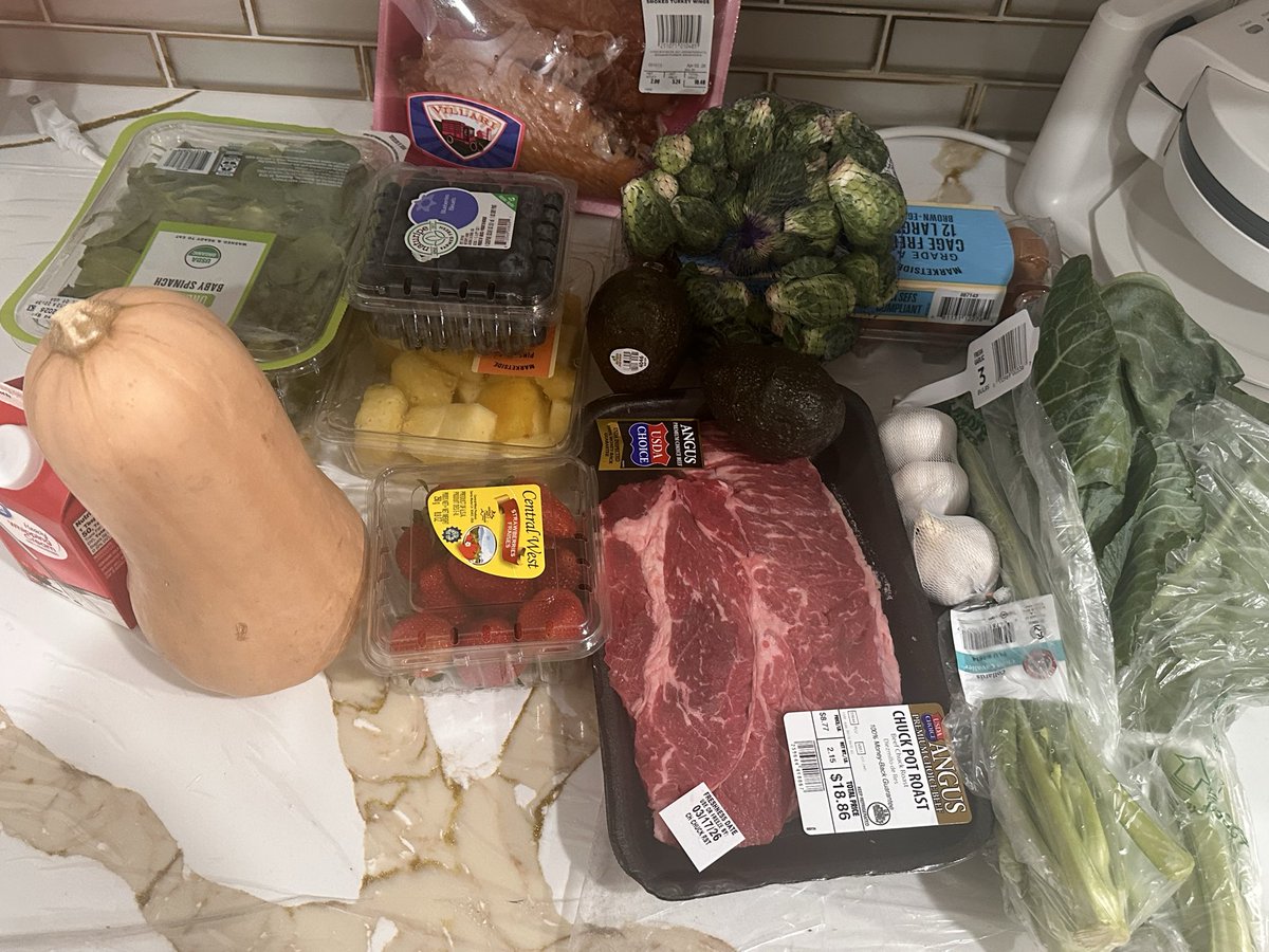 My items were delivered from the market. I am going to prepare my meals for the week because my training starts tomorrow. When I cook, I pretend as if I am on Chopped 😂 I do have a vivid imagination. So I will see what I can prepare with these basket ingredients.