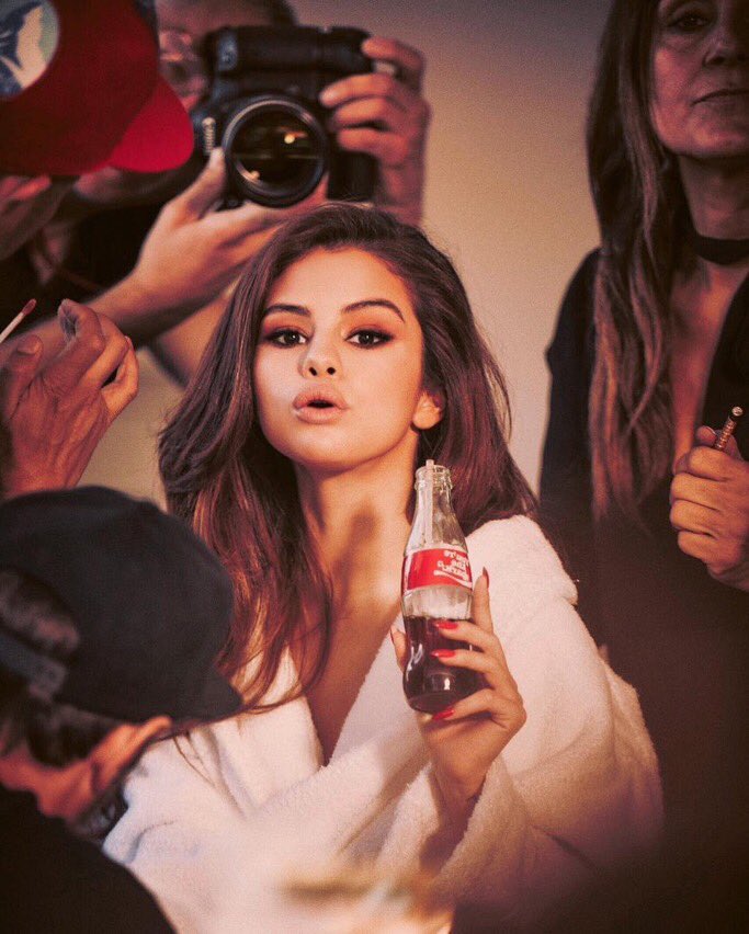 selyoncegomez's tweet photo. Selena Gomez 2016 - 2026 https://t.co/O9V40AHEA6