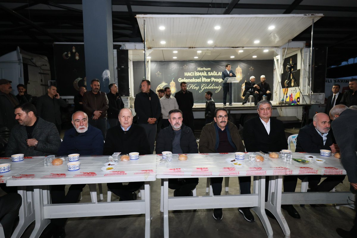 Tamer_Dagli's tweet photo. 📍Yüreğir 

Valimiz Sn. Mustafa Yavuz, Milletvekillerimiz Sn. Abdullah Doğru ve Faruk Aytek, Osmaniye Milletvekilimiz Sn. Seydi Gülsoy’la birlikte önceki dönem İçişleri Bakan Yardımcısı hemşehrimiz Sn. Mehmet Sağlam’ın düzenlediği geleneksel iftar programına katıldık.

Ramazan ayının bereketini ve kardeşlik iklimini aynı sofrada paylaşmanın mutluluğunu yaşadık. Birlik ve beraberliğimizi pekiştiren bu güzel buluşma için Sn. Mehmet Sağlam’a nazik ev sahipliği dolayısıyla teşekkür ediyoruz.

#MilletimizleYolumuzBir