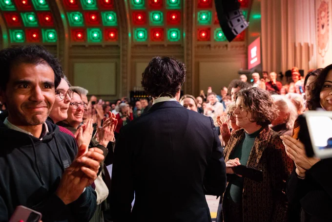 Opkomst in de zaal