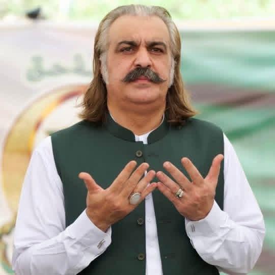 akamran111's tweet photo. سابق وزیراعلی علی امین گنڈا پور کی جانب سے ملٹری کورٹ سے سزایافتہ پی ٹی آئی کارکنوں کو 50-50 ہزار روپے عیدی بھیج دی گئی

کارکنوں کو مشکل وقت میں اکیلا نہیں چھوڑیں گے، علی امین گنڈا پور https://t.co/nbPszOfKmQ