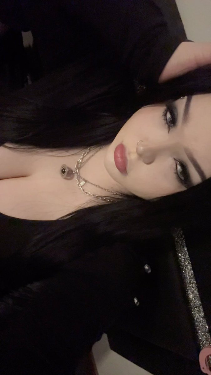 bunni ⋆｡°✩ tweet media