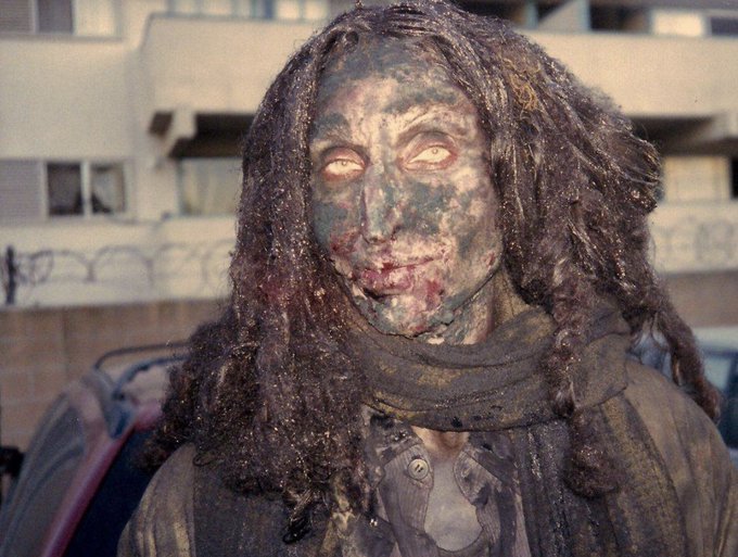 Gibboanxious's tweet photo. Bonnie Aarons on the set of Mulholland Drive (2001) https://t.co/8TDW70RffB