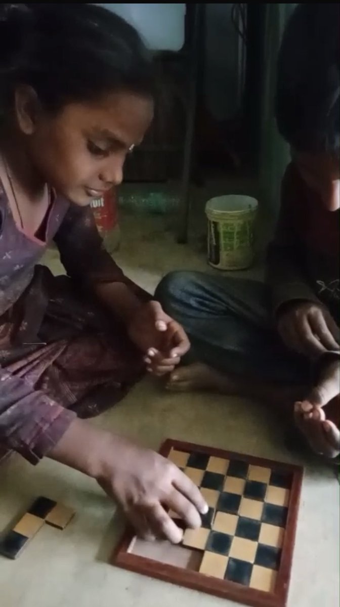 readingkafka's tweet photo. Children of a migrant blacksmith family solve a puzzle in this rural public library. 🌷📚🕊️🌿
#librariesforall https://t.co/PVFW6ehje4