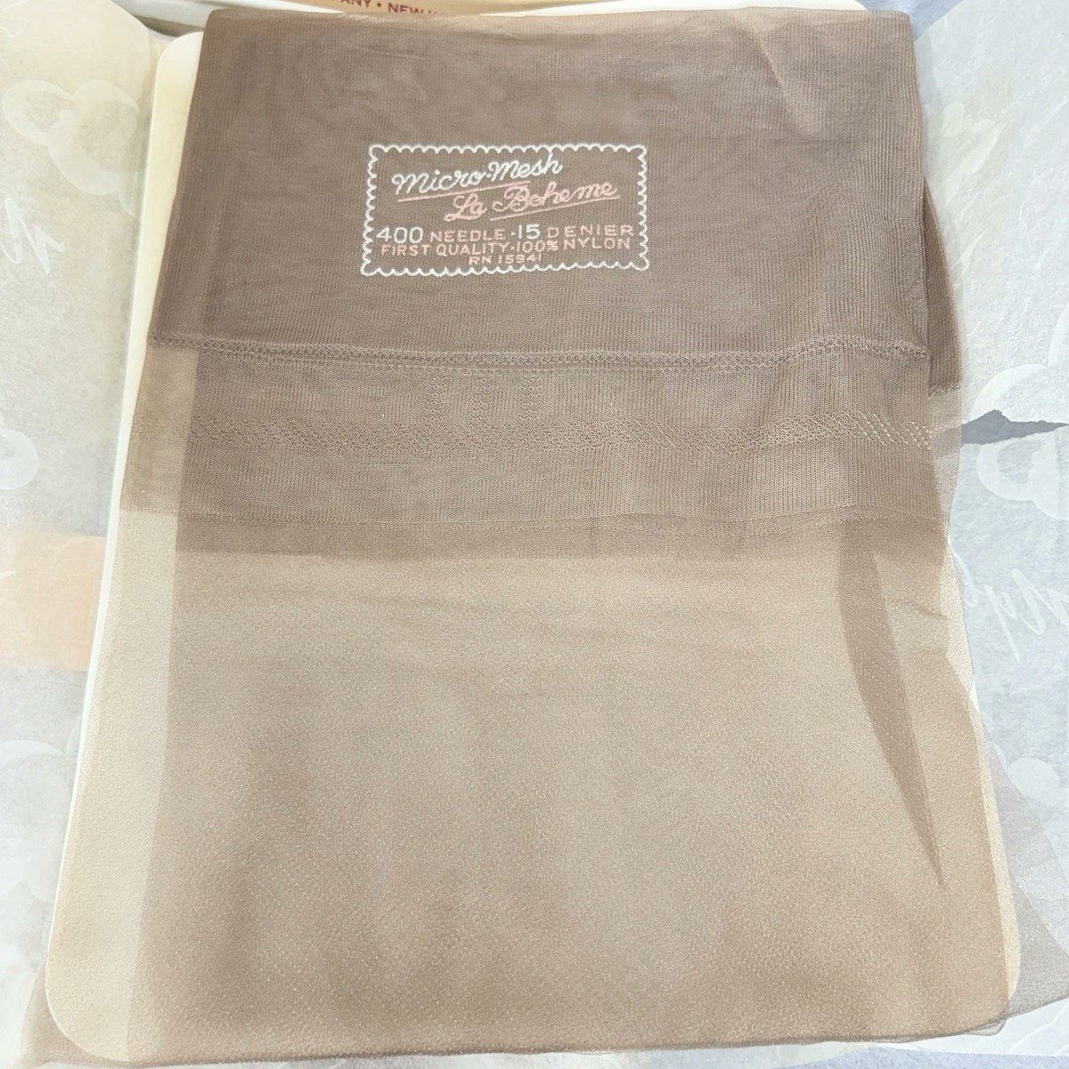 EastLaneAve's tweet image. Step back in time with these vintage 1950s La Boheme brown smoke #nylon #stockings! Perfect for everyday wear with a chic vibe and #micromesh detail. Six pair Size 11 and made in the USA! ✨ #VintageStyle #RetroFashion #NylonStockings #RHT ebay.com/itm/3179834777…