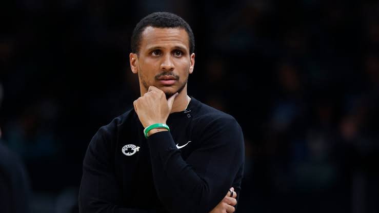 azmatlanba's tweet photo. NEW for @celticsblog 

During a summer trip to France, Joe Mazzulla met Le Mans’ Coach @GuillaumeVIZADE to exchange ideas about basketball philosophy. Months later, some of those concepts seem to echo in the way the Celtics are playing this season.

More: https://t.co/A4NjXOy72c https://t.co/wA33htjhTB