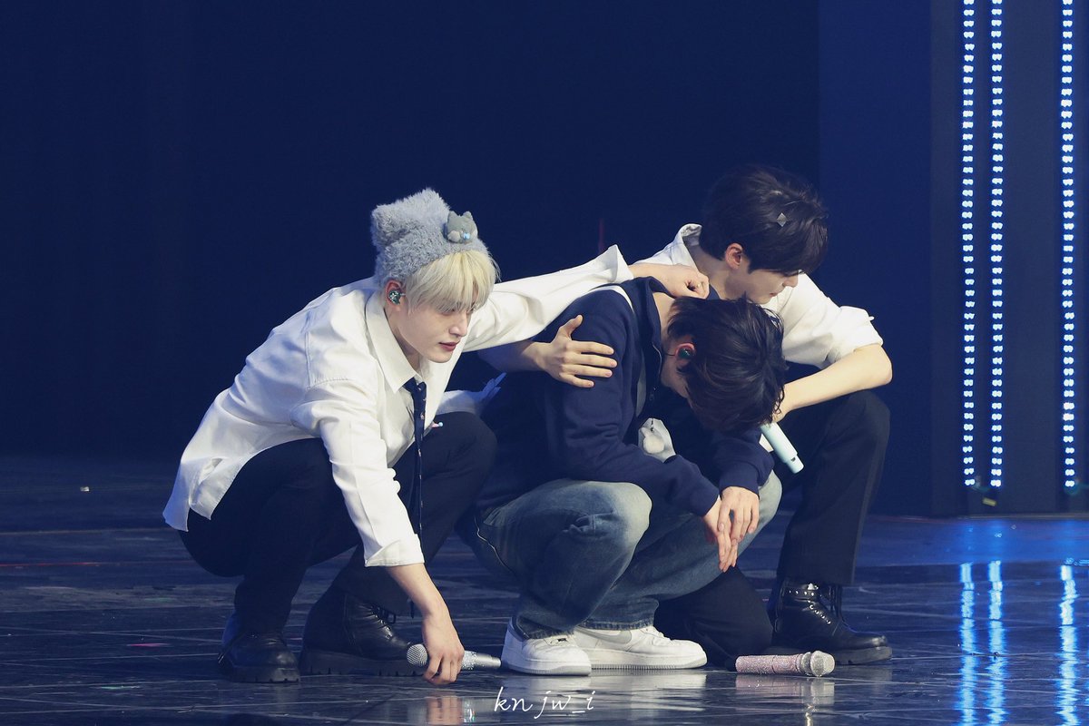 knjw_i's tweet photo. 260315 HERE&amp;NOW encore HQ

#김지웅 #KIMJIWOONG #제로베이스원 #ZEROBASEONE #ZB1 #キムジウン #한유진 #성한빈 https://t.co/4eig26GOM7