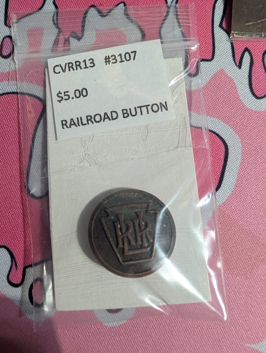 AshTheTrainCndr's tweet photo. Went down to Lancaster county to the antique shops. Found a bunch of train items! Definitely using these buttons for my cosplay. This patch is definitely a sign for something lol #trains #antique #lancaster #readinglines https://t.co/8f7QRvanzg