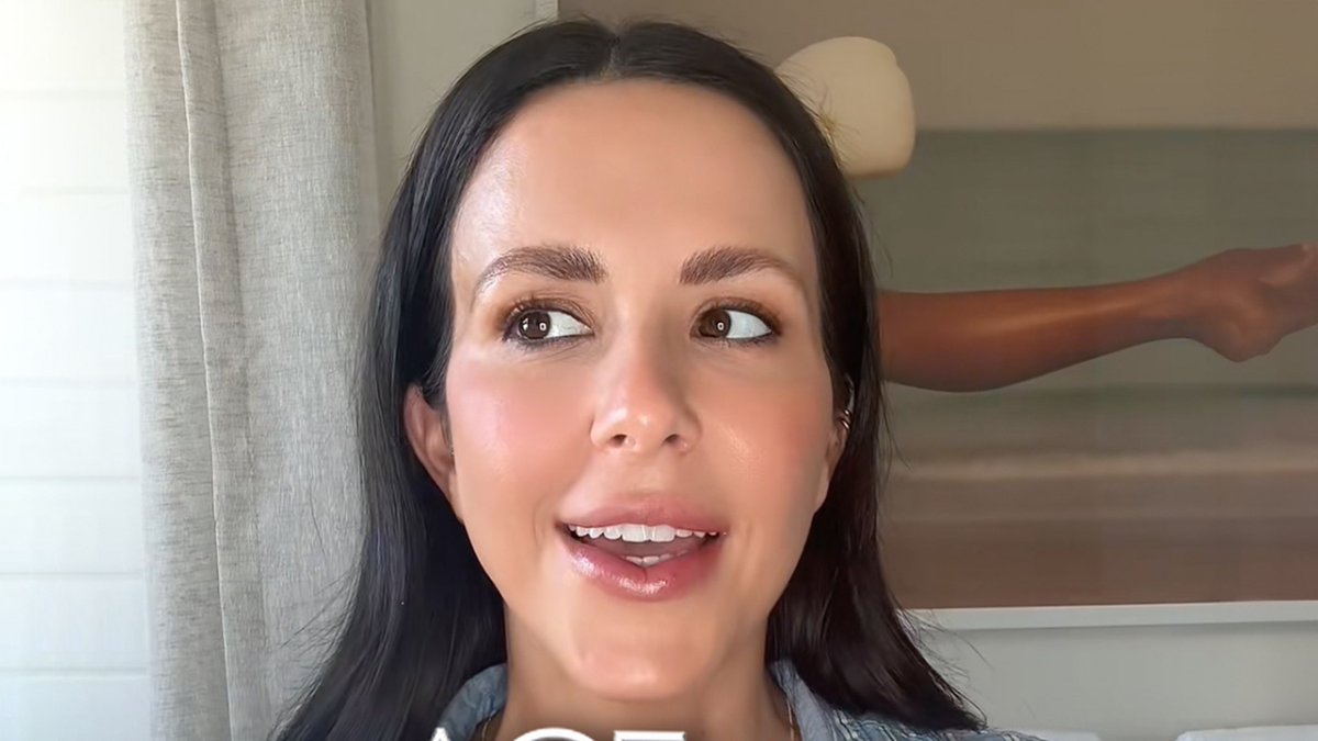 TMZ's tweet photo. Netflix Contestant Says 'Age of Attraction' Virginity Storyline Got Cut https://t.co/RbWU4B47fP https://t.co/8I0nexxImL