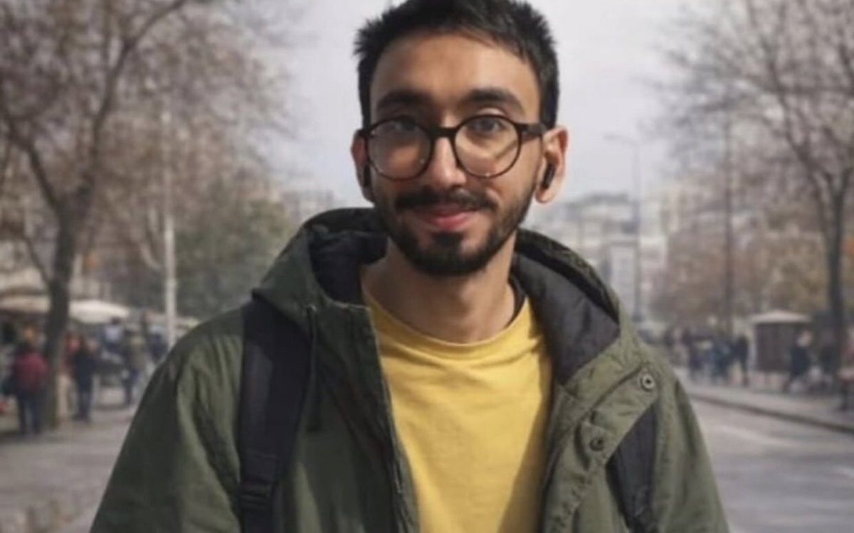 KAYIP DUYURUSU‼️

Sultangazi Esentepe Mahallesi’nde yaşayan üniversite öğrencisi 24 yaşındaki Muammer Kaya’dan yaklaşık 2 gündür haber alınamıyor.

Kaya’nın kaybolduğu sırada üzerinde yeşil uzun bir parka olduğu öğrenildi.

Muammer Kaya’yı gören veya yerini bilenlerin emniyet