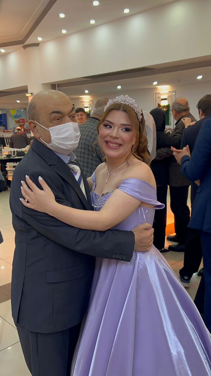 Hayattaki en büyük destekçimi kaybettim bu zamana kadar her şeyi çok büyük acı sanırmışım babam keşke hep sen yanımda olsan ❤️ 
08.03.26🥺