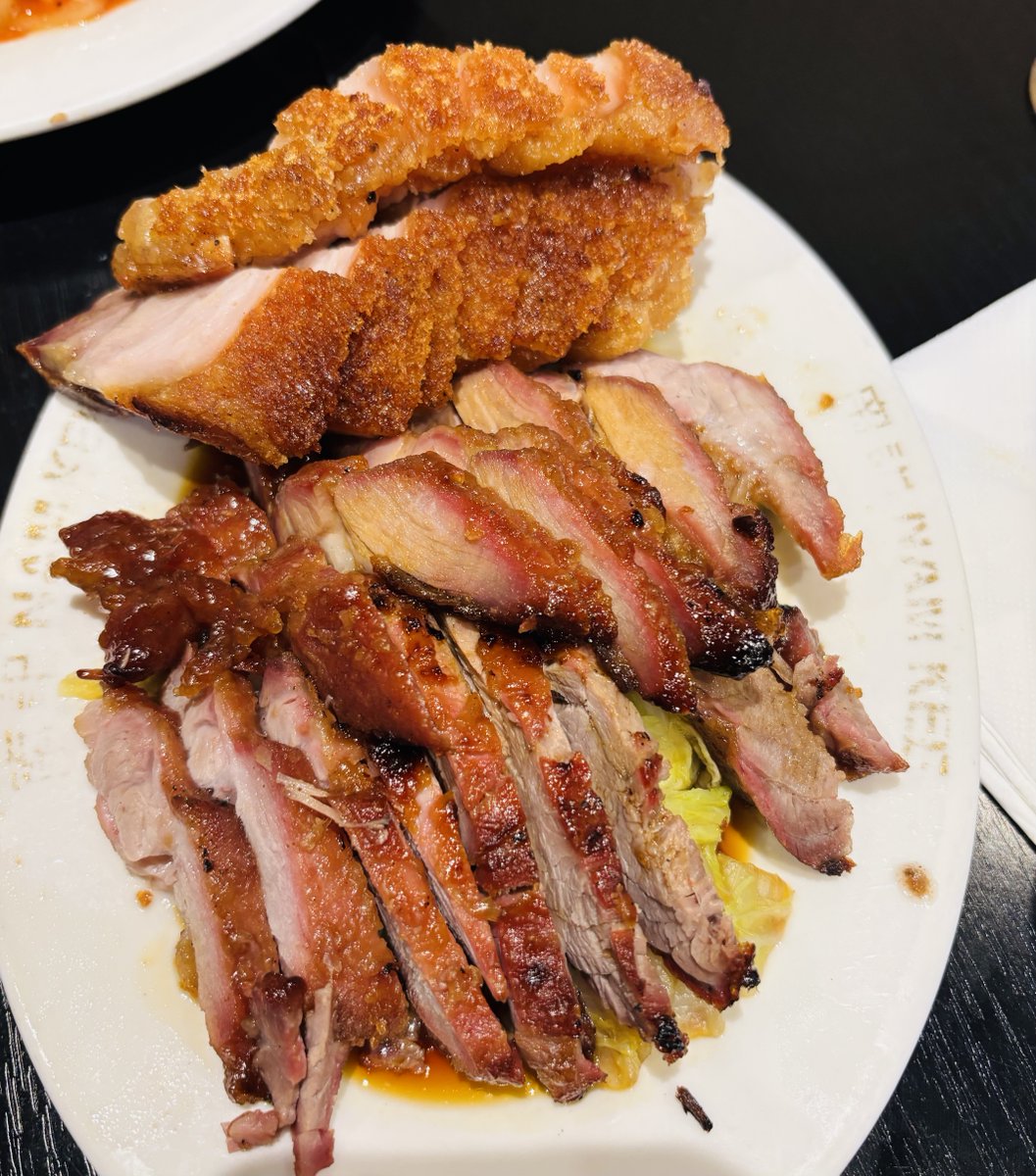 Als initiator van deze belangrijke dag, ‘De dag van de afhaalchinees’ , moet ik natuurlijk wel het voortouw nemen. Ik heb wel gesmokkeld want kon echt niet wachten met eten dus alles ter plekke naar binnengewerkt! Wat een culinair orgasme! #dagvandeafhaalchinees #reddeChinees