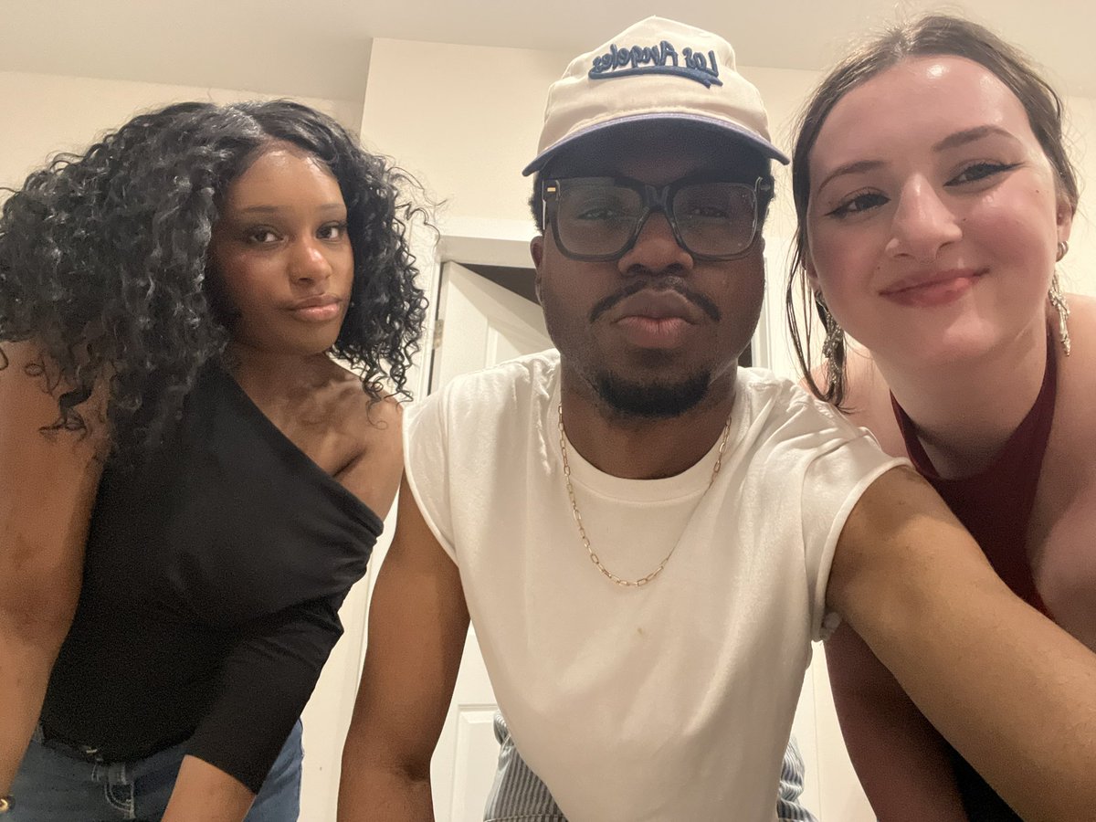 christhowas's tweet photo. just me &amp; my squad https://t.co/pQSqUxrayx